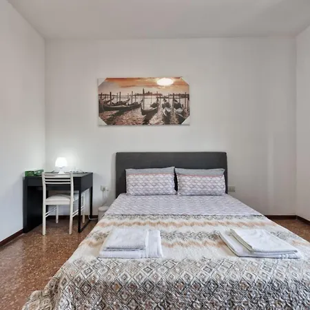 Guest house Cozy In With Free Parking