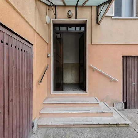 Guest house Cozy In With Free Parking