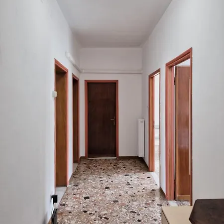 Cozy In With Free Parking Guest house