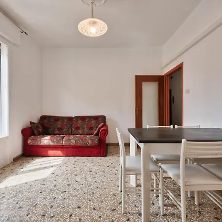 Cozy In With Free Parking Guest house *
