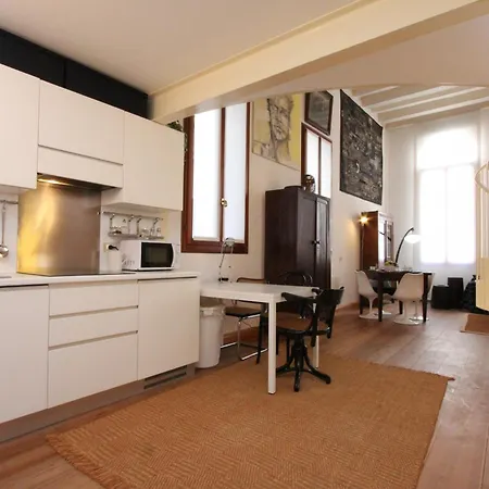 Apartment Design Loft, 400m From Rialto's Bridge