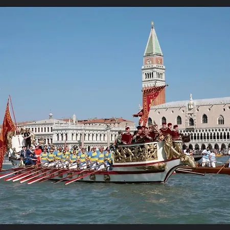 The B Collection - San Marco Riva Schiavoni * Benátky