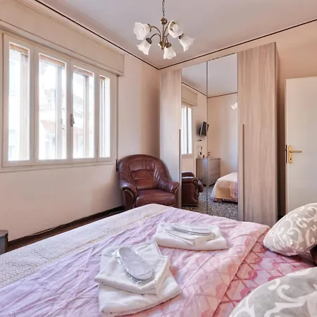 2 Bedroom Mestre Train Station * Venice