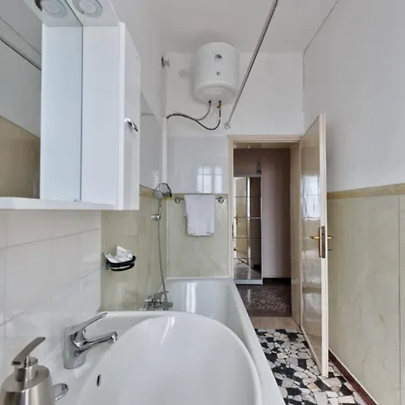 2 Bedroom Mestre Train Station Apartment