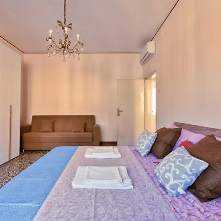 Apartment 2 Bedroom Mestre Train Station *