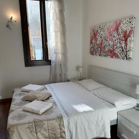 Ca' Degli Specchieri Venice