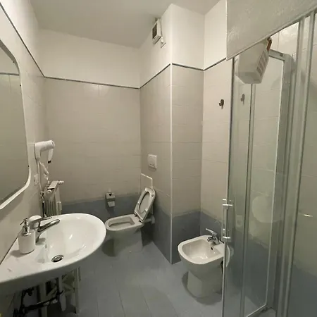 Queen Train Station Noemi & Angel Apartamento