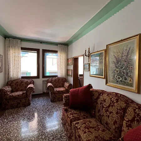 Paradiso Veneziano Con Terrazza アパート ヴェネツィア