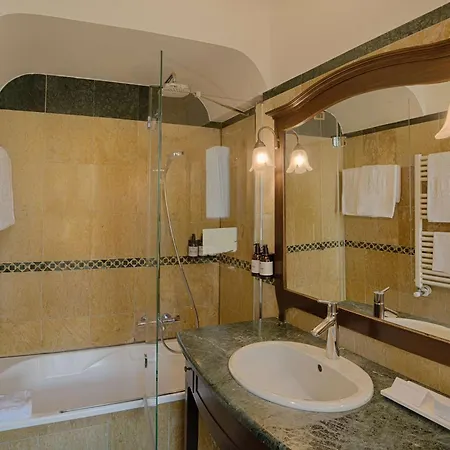 Hotel Nh Santa Lucia 4*