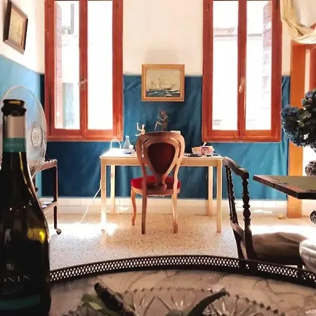 Spacious Artist's On Canal In Center - 100 Square Meters * ヴェネツィア