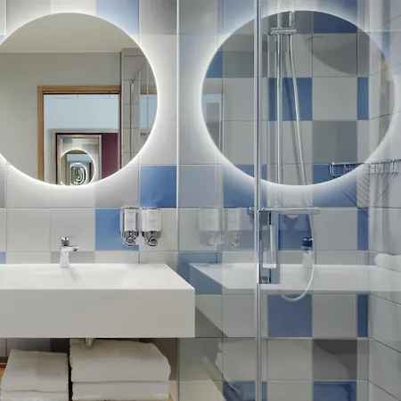 Hampton By Hilton Isola Nuova 호텔 3*