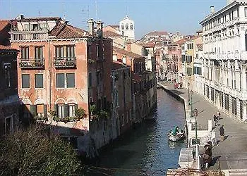 3749 Pontechiodo Oda ve Kahvaltı 3*