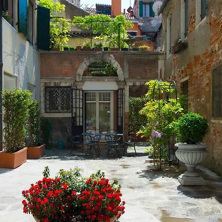 Savoia E Jolanda Venice
