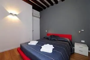 Beccarie Rialto דירה
