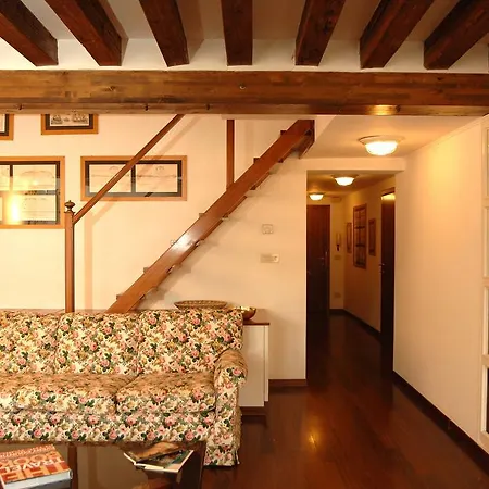 Dorsoduro Terrace Apartment *