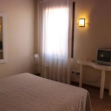 Domus Orsoni Oda ve Kahvaltı 2*