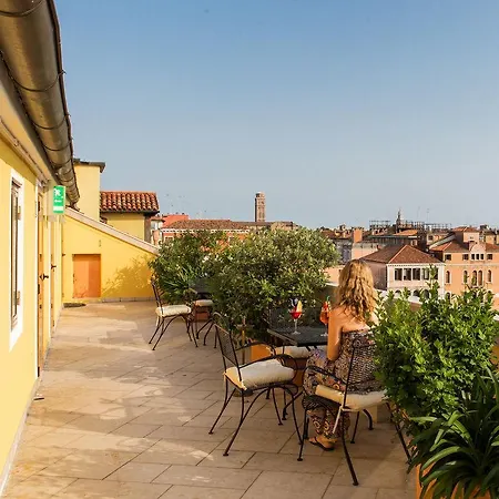 Nh Santa Lucia Hotel 4*