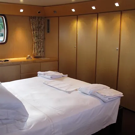 Yacht Bert Venezia Botel Venice