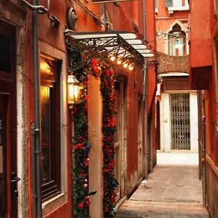 Lux Hotel