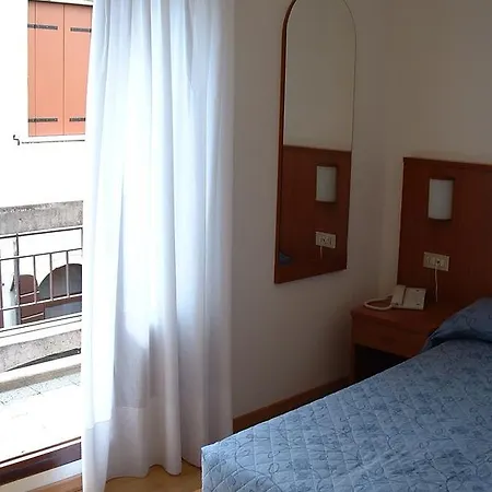 Hotel Caprera 2*