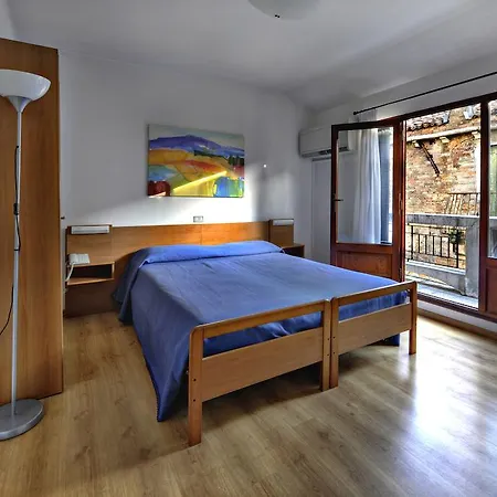Hotel Caprera 2*