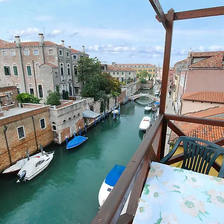 Campo San Trovaso Apartamento *