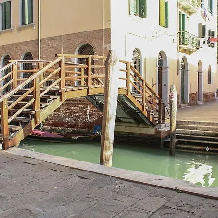Mazzoni 15 Apartamento