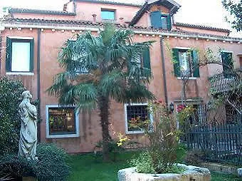 Oda ve Kahvaltı Domus Orsoni 2*