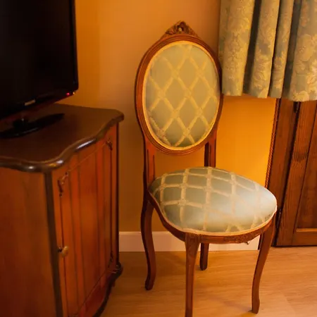 Canal Hotel 3*