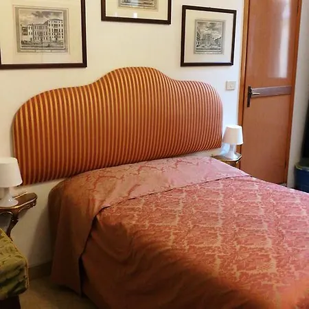 Alloggi Scala Del Bovolo 3* Венеция