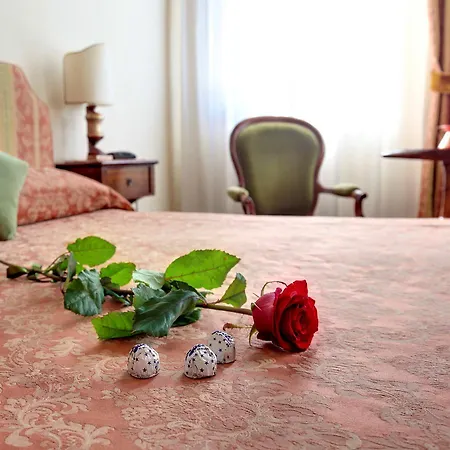 Penzion Palazzo Schiavoni Residenza D'epoca & Suite-apartments 3*