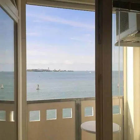 Wonderful View Over Venetian Lagoon Apartment
