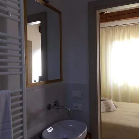 ベッド・アンド・ブレックファスト B＆b アル ポッツォ ディ ルーチェ 2*