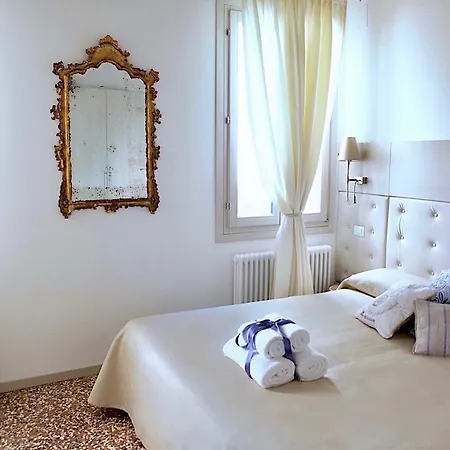ベッド・アンド・ブレックファスト B＆b アル ポッツォ ディ ルーチェ