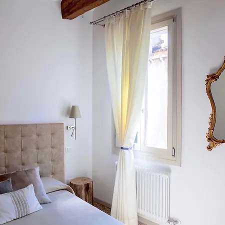 ベッド・アンド・ブレックファスト B＆b アル ポッツォ ディ ルーチェ 2*