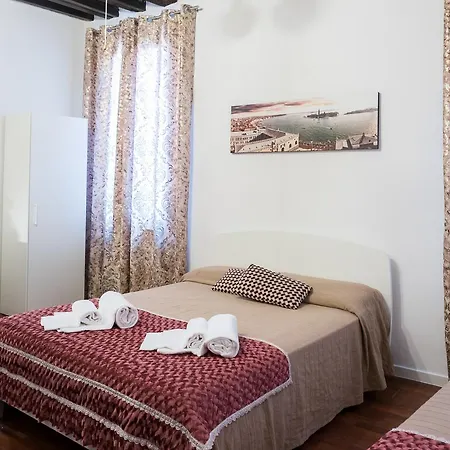Guest house Backpackers House Venice