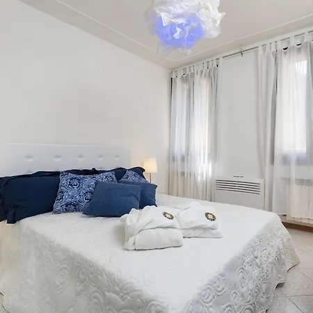 Apartment Heaven San Marco 1 E 2, The Elegant A Stone S Throw From St S Square