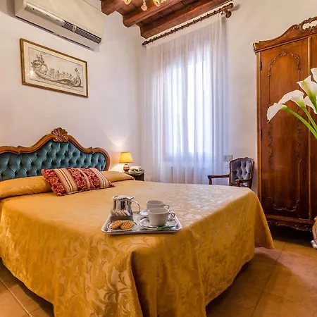 Ariel Silva Hotel Venezia