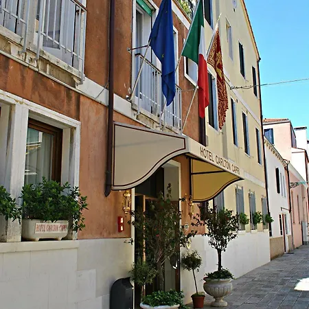 Carlton Capri Hotel 3*