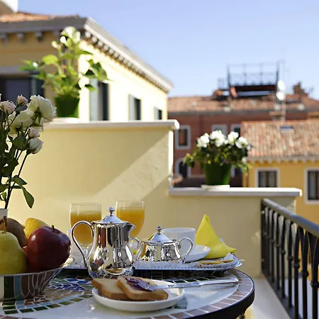 Carlton Capri Hotel