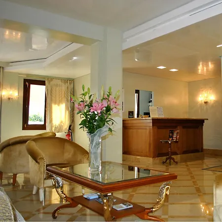 Carlton Capri Hotel 3*