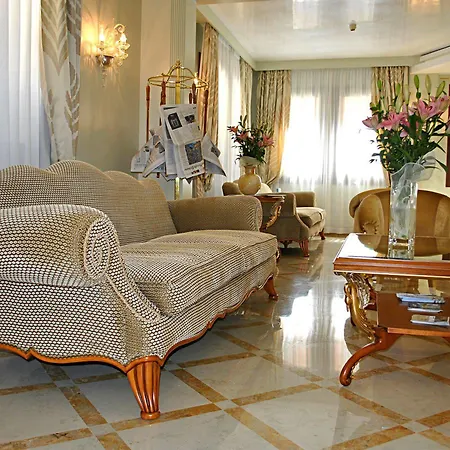 Carlton Capri Hotel