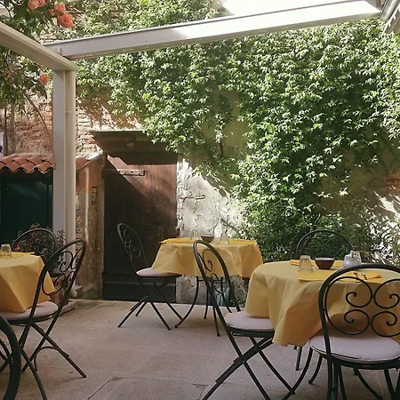 3749 Pontechiodo Oda ve Kahvaltı