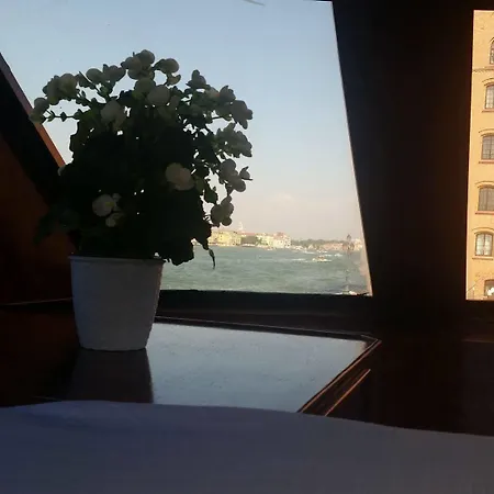 Sarah Cruise Hotel Venezia