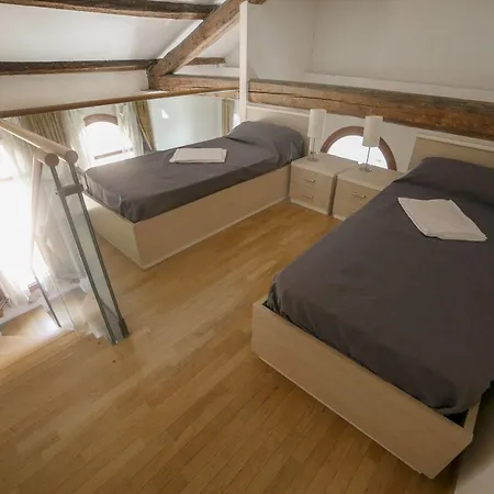 Sunny Terrace Hostel *