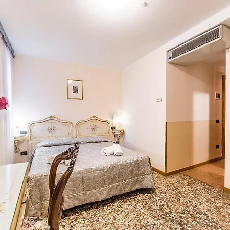 Guest house Ca' Leon D'oro 3*