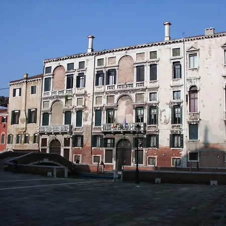 Appartamenti Inside Palazzo Foscarini Venice