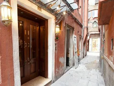 Hotel Lux