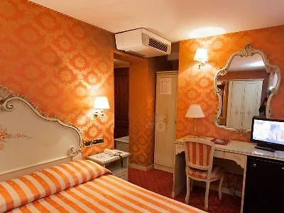 Lux Hotel 3*