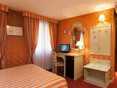 Lux Hotel